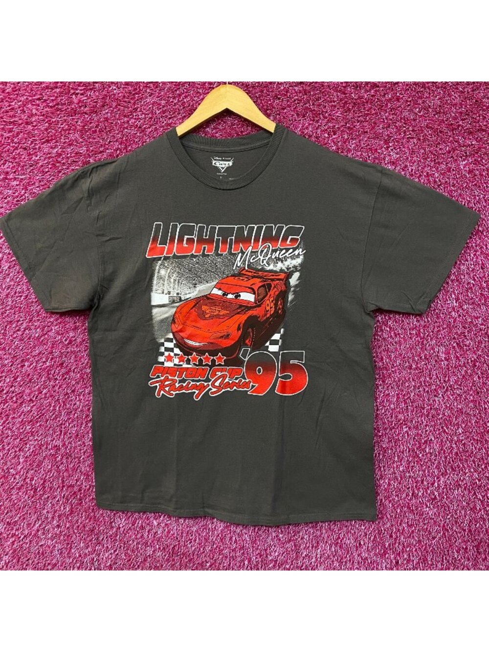 Disney Pixar Cars Lightning McQueen Piston Cup 95 T-Shirt XL